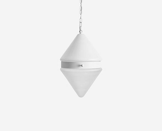 An alternative image of Cardinal Pendant Large in use